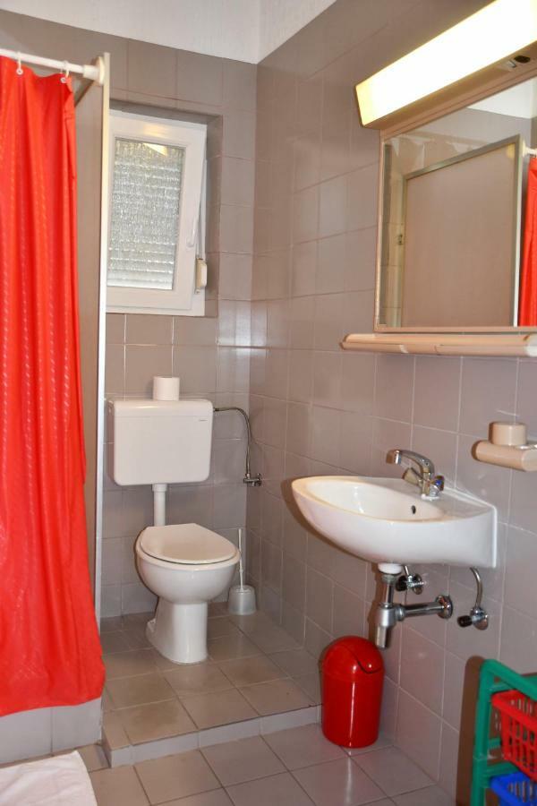 Apartments Josip Rab Town Exterior photo