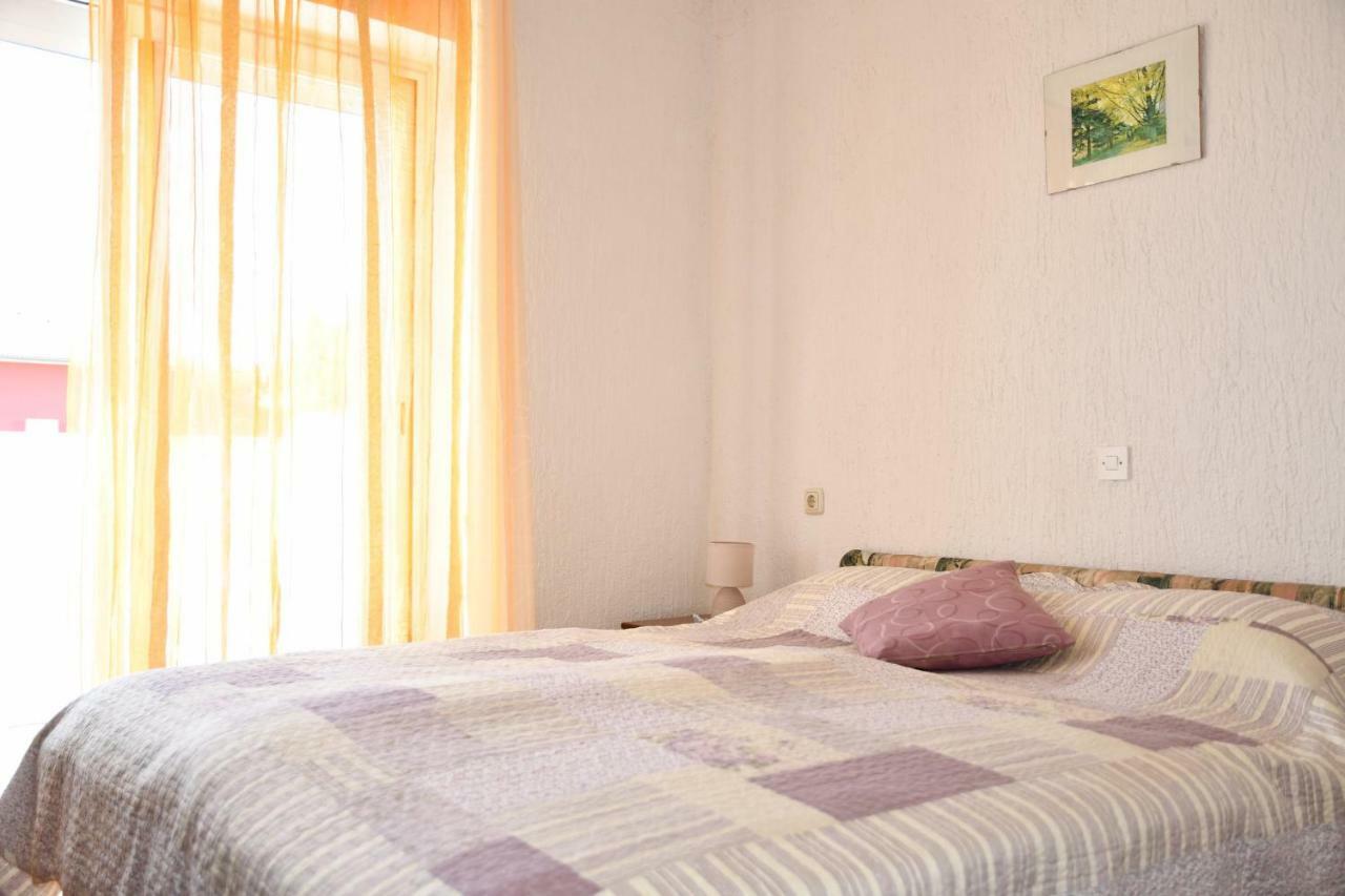 Apartments Josip Rab Town Exterior photo